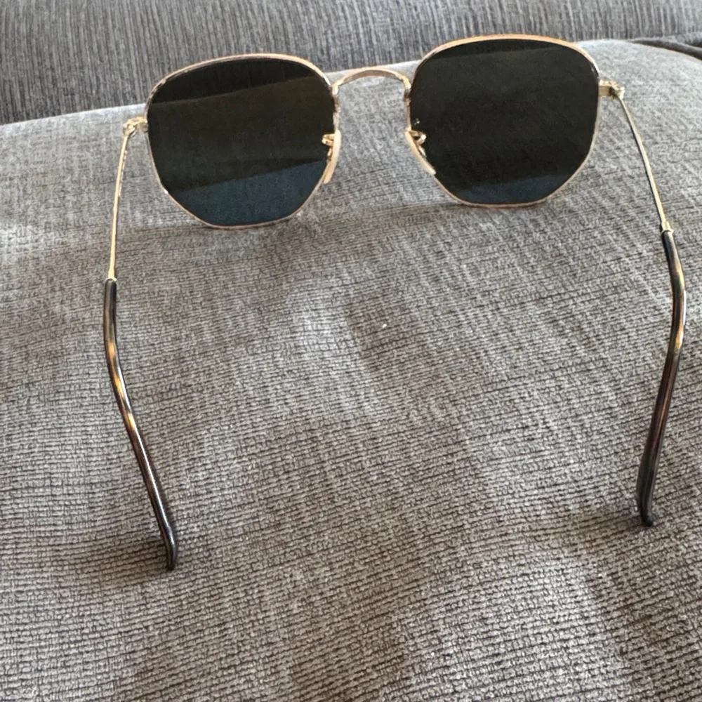 Ray-Ban Sunglasses with Gold Frame and Blue Lenses - Picture 5 of 6